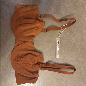 NWT SKIMS Smoothing Intimate Strapless Bra with Removable Straps